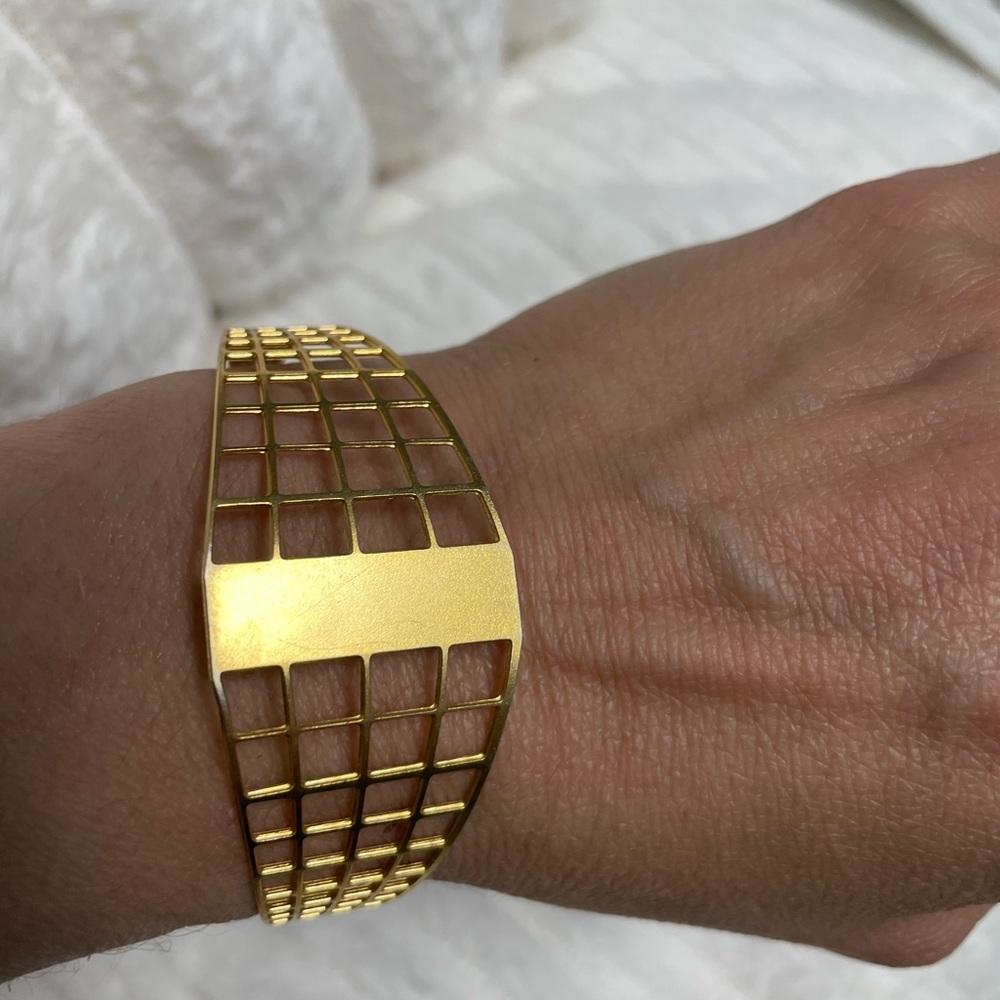 Elegant Gold color Grid Bracelet
